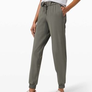 Lululemon On The Fly pants joggers gray size 10